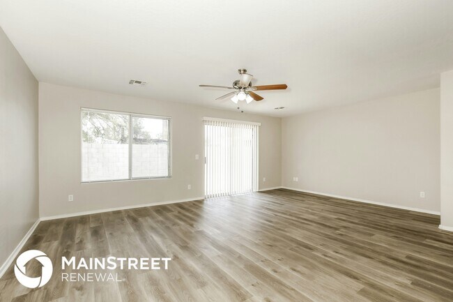 Foto del edificio - 2612 E Paradise Ln