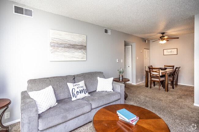 2BR, 2BA - 900 SF - Country Estates at Morningside