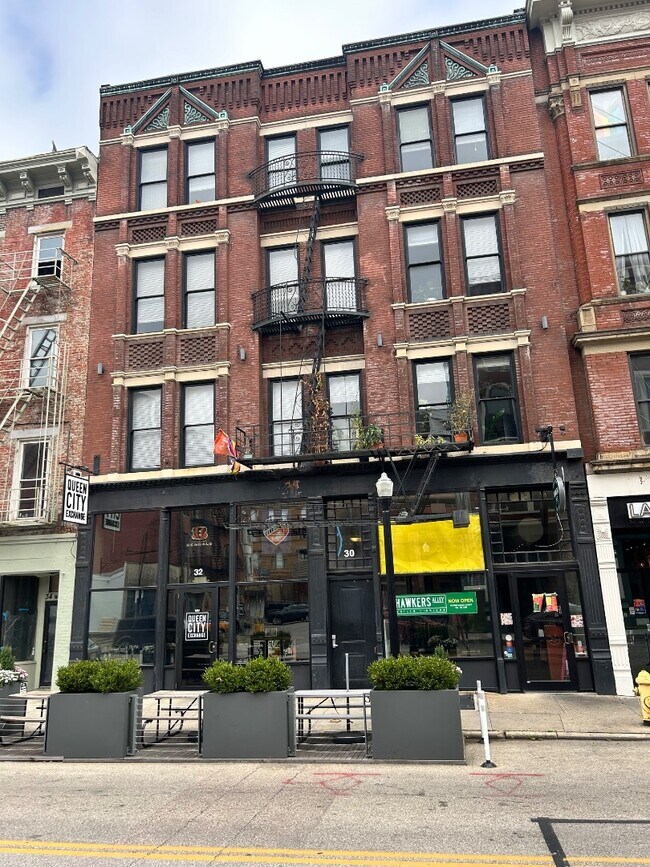 Building Photo - 30 W Court - Unit 204