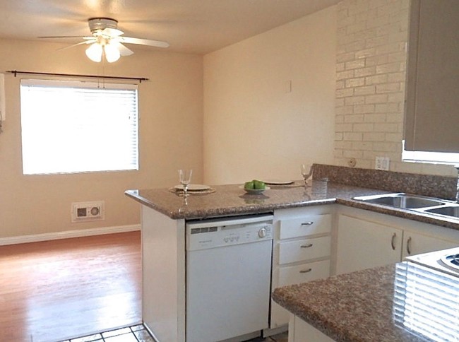 Foto del edificio - 5553 Adobe Falls Rd