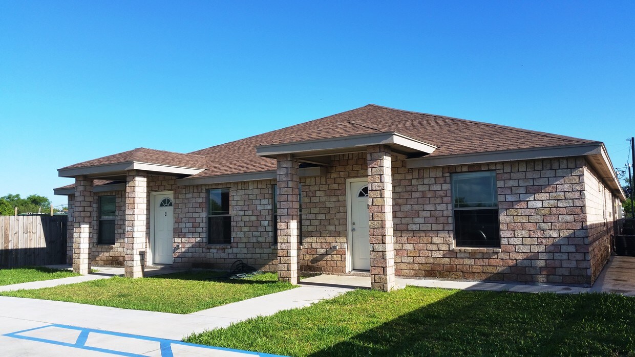 Front - 32722 Joya St