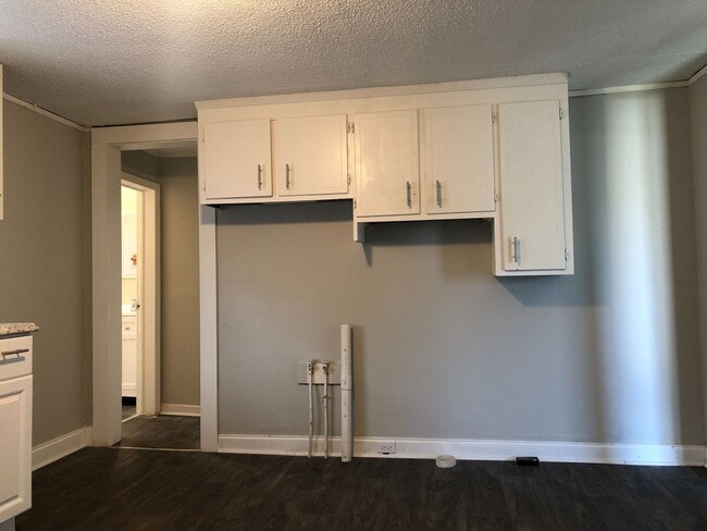 Foto del edificio - MOVE-IN READY!