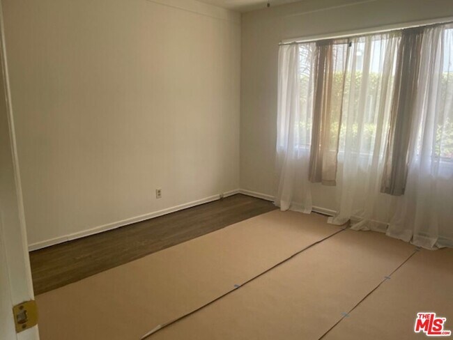 Foto del edificio - 1167 Nelrose Ave
