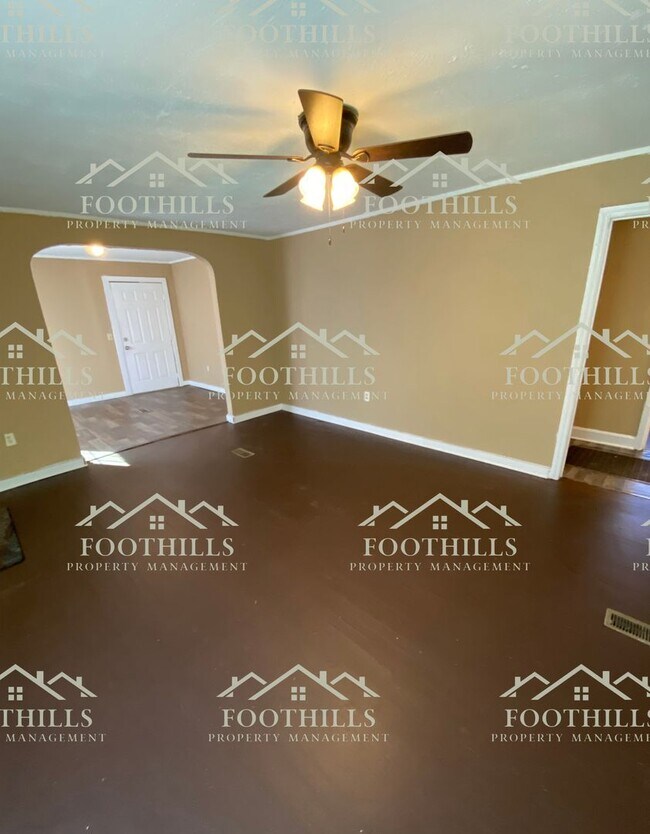 Foto del edificio - Charming 3BR/1BA Home with Essential Ameni...