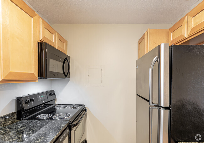 1BR, 1BA - Cocina Summit - Summit and Birch Hill Apartments