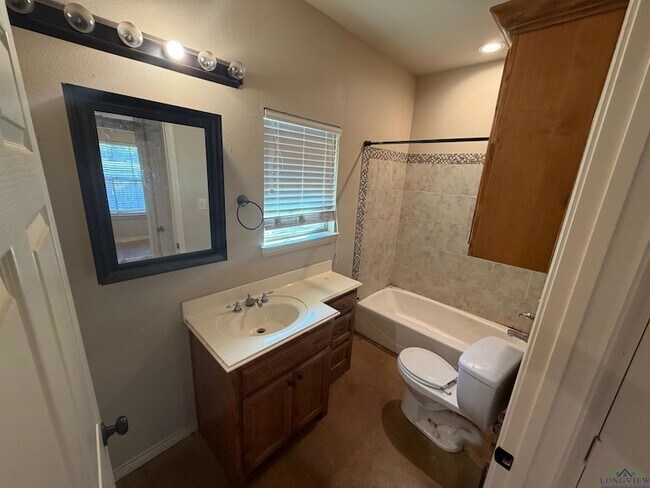 Foto del edificio - 156 Summer Creek Dr