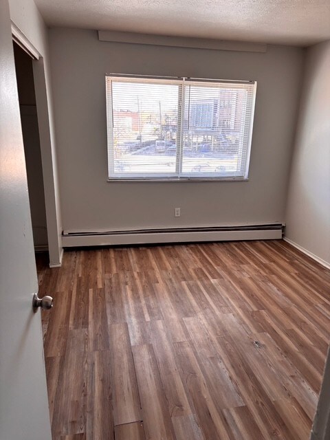 Foto del edificio - 7919 Lake Ave