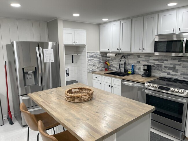 Photo - 697 E Mountain Rd Apartment