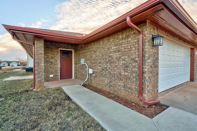 Building Photo - 401 Debra Ct