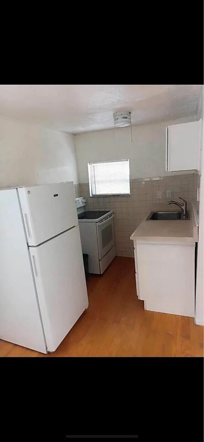Foto del edificio - 420 Adelia Ave