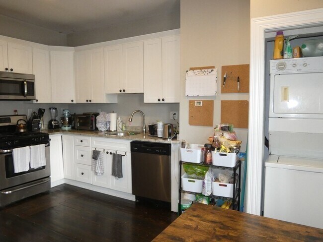 Building Photo - 37 Condor St