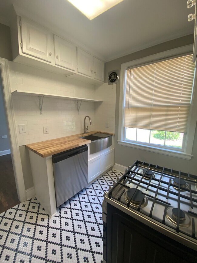 Foto del edificio - 1 Bedroom 1 Bathroom Unit-First Floor