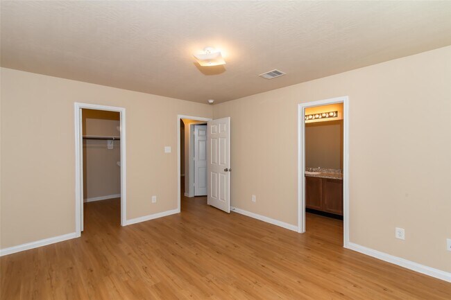 Building Photo - 2430 Tomica Ct
