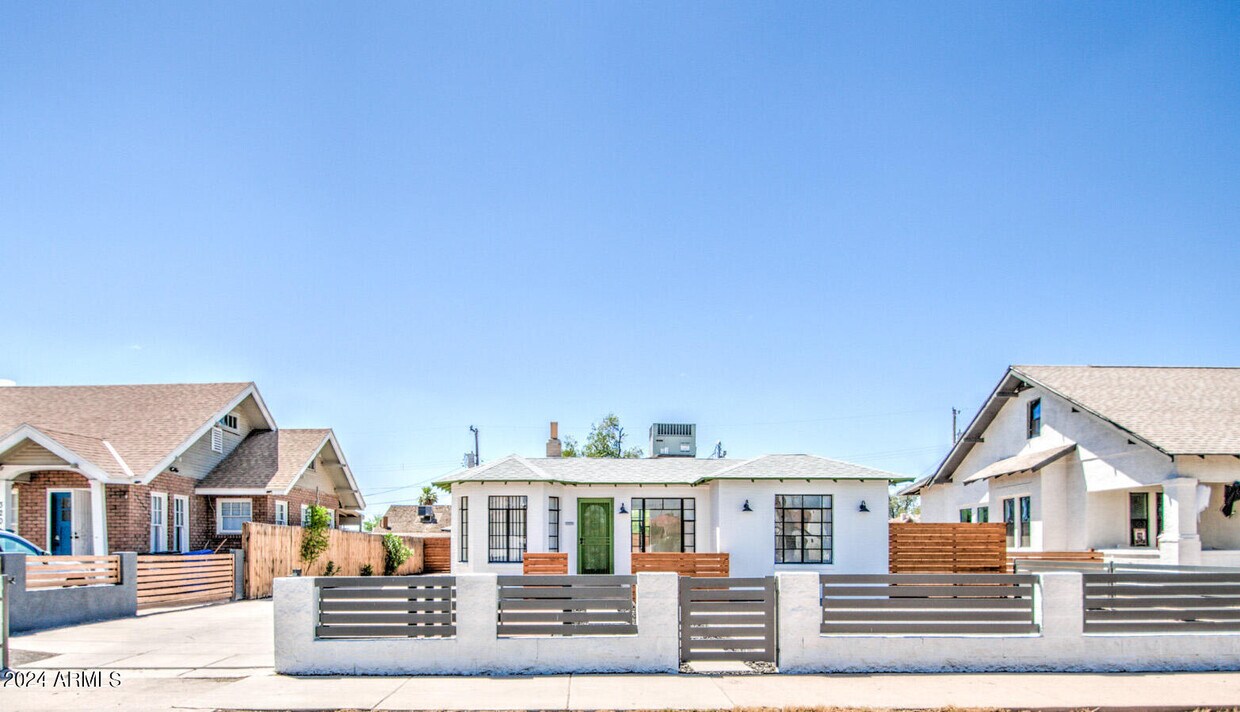 Foto principal - 322 N 17th Dr