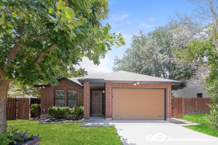 Primary Photo - 50% OFF SPECIAL!! Welcome home!