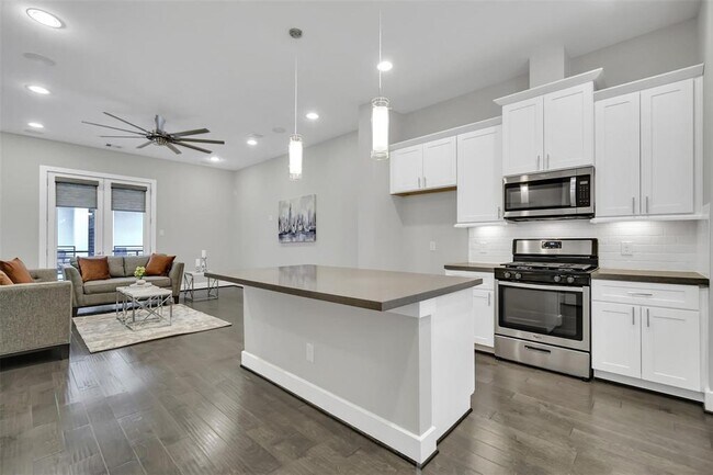 Foto del edificio - 2623 Hutchins St