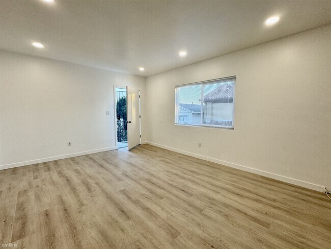 Foto del edificio - 2 br, 2 bath Triplex - 906 Harkness Lane C