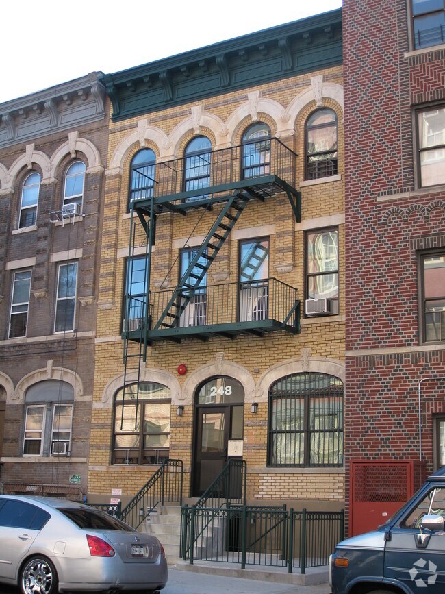 Foto del edificio - 248 Cornelia St