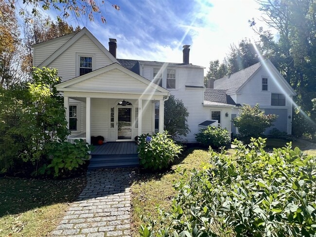 Building Photo - 11 Pine Hill Rd S