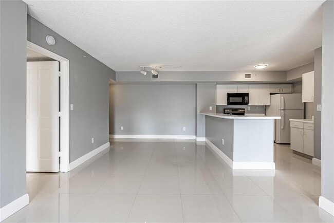 Building Photo - 2600 S University Dr