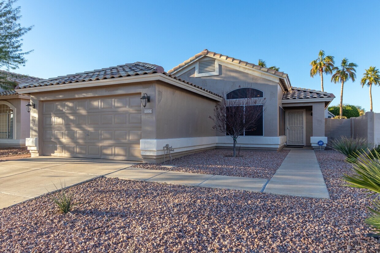 Foto principal - 6896 W Via Del Sol Dr