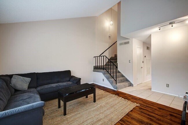 Foto del edificio - 9507 Blue Creek Ln