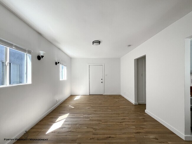 Building Photo - 3956 1/2 W 27th St