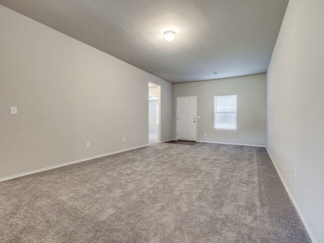 Building Photo - 629 W Lola Dr
