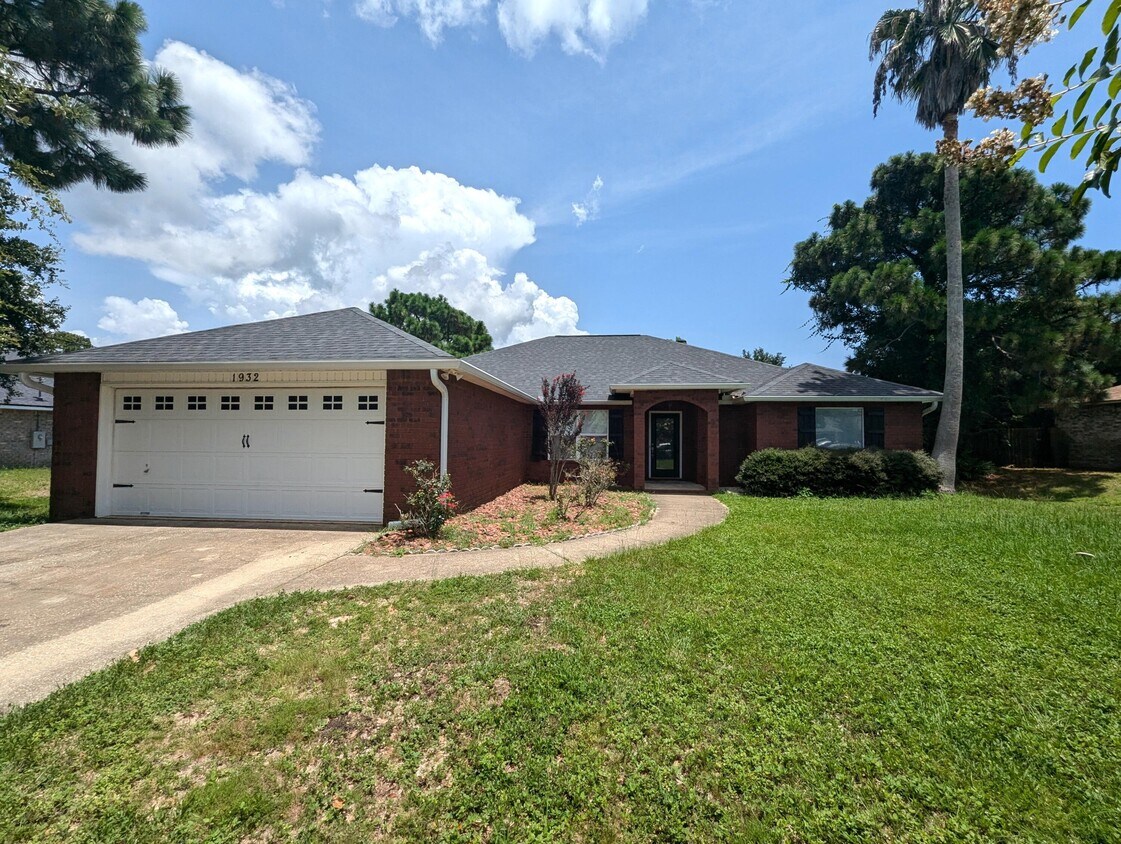 Primary Photo - 1932 Seahawk Ln