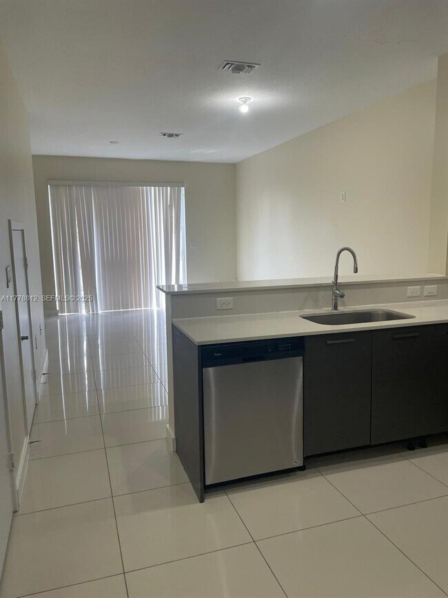 Foto del edificio - 3508 NW 13th St