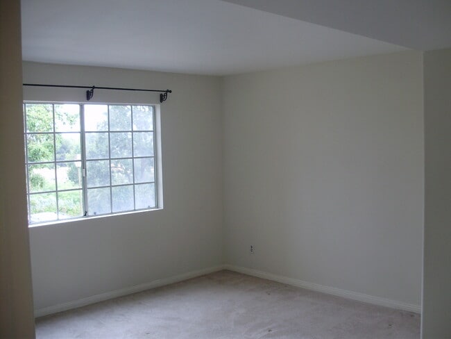 Building Photo - 3211 Sello Ln