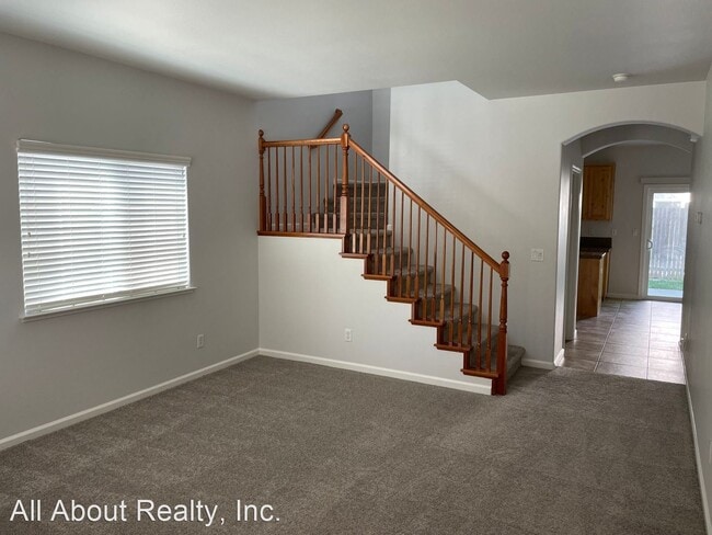 Building Photo - 3 br, 2.5 bath House - 1548 BLUE RAVEN STREET