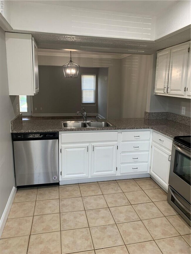 Building Photo - 1654 Jameson Dr
