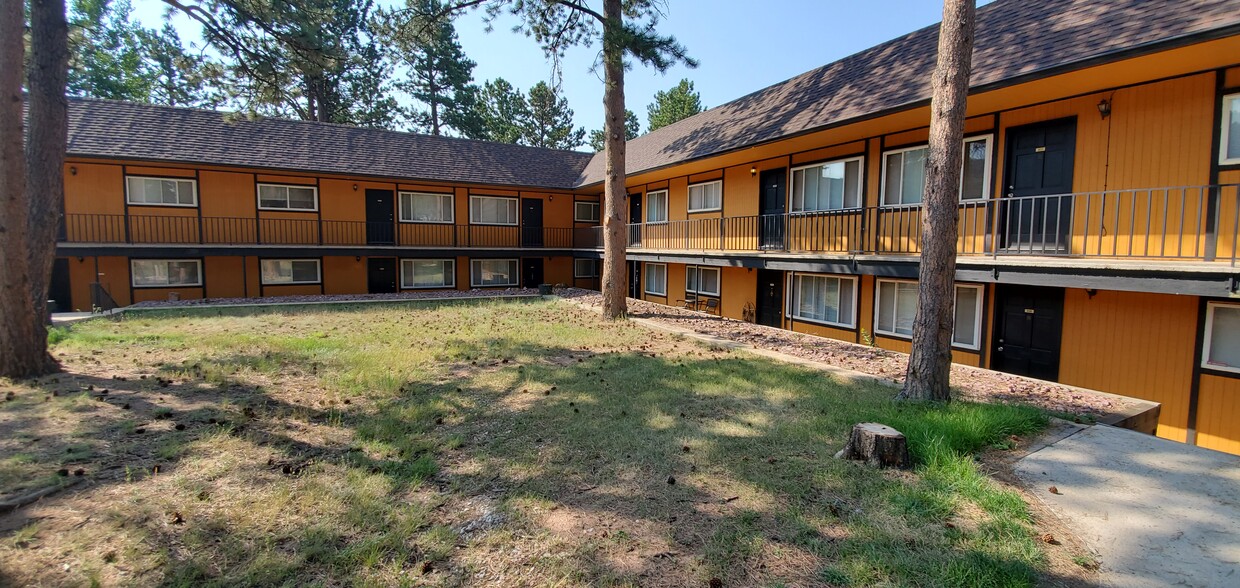 Woodcrest Apartments - Woodcrest Apts