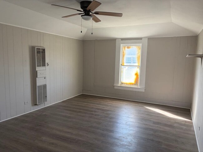 Building Photo - 931 9th Ave