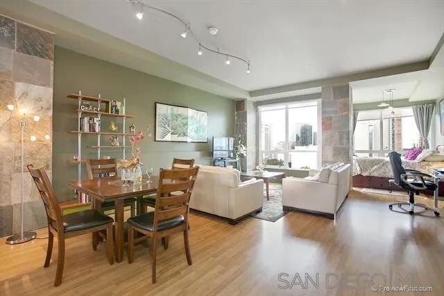 Foto del edificio - 350 W Ash St