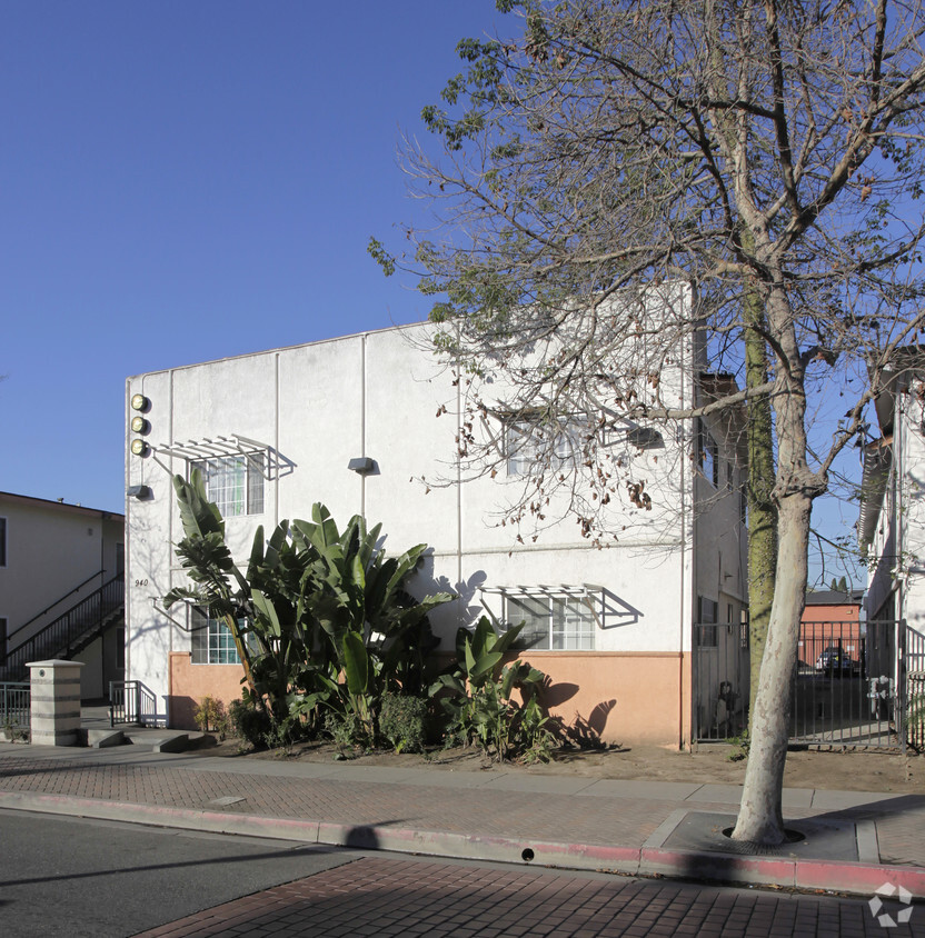 Building Photo - 940 S Minnie St