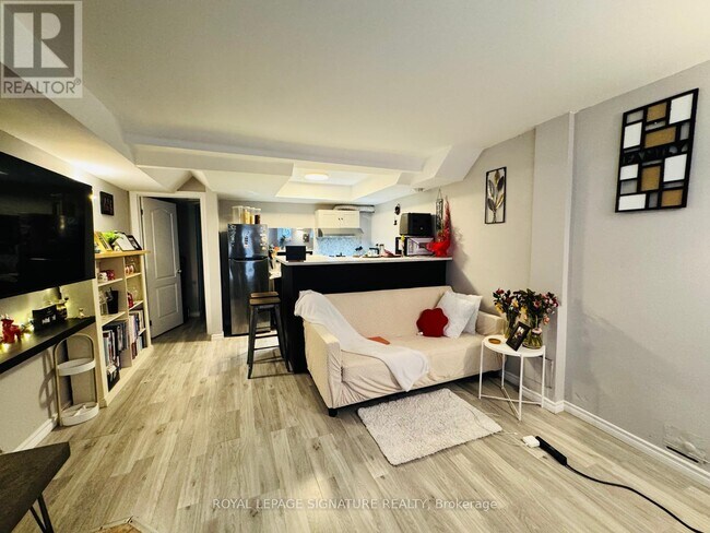 Building Photo - 87 Leroy Ave