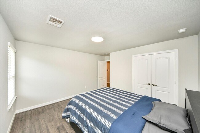 Foto del edificio - 120 Chestnut Run Ct
