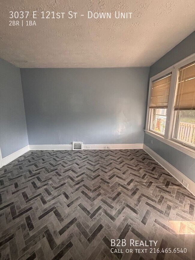 Foto del edificio - 3037 E 121st St