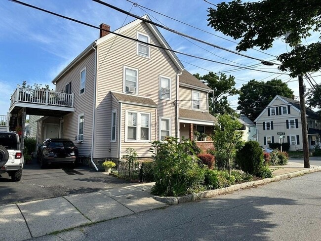 Building Photo - 5 Clinton St