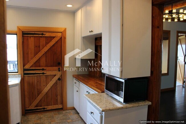 Foto del edificio - Waterfront Cottage with Views and beach ac...