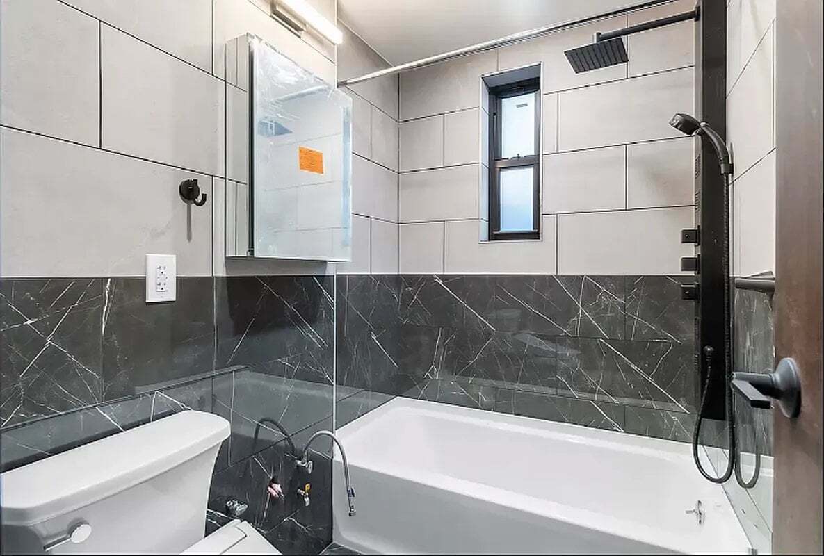Foto del edificio - 453 W 48th St