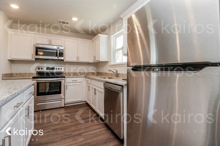 Building Photo - 201 Western Red Cedar Dr