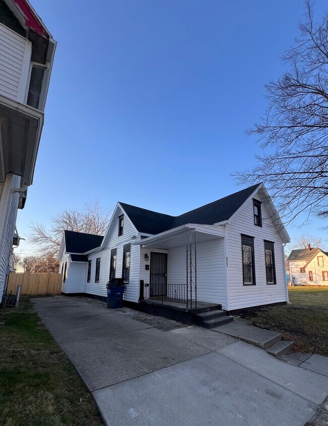 Primary Photo - Ready to move in 3 bedroom home