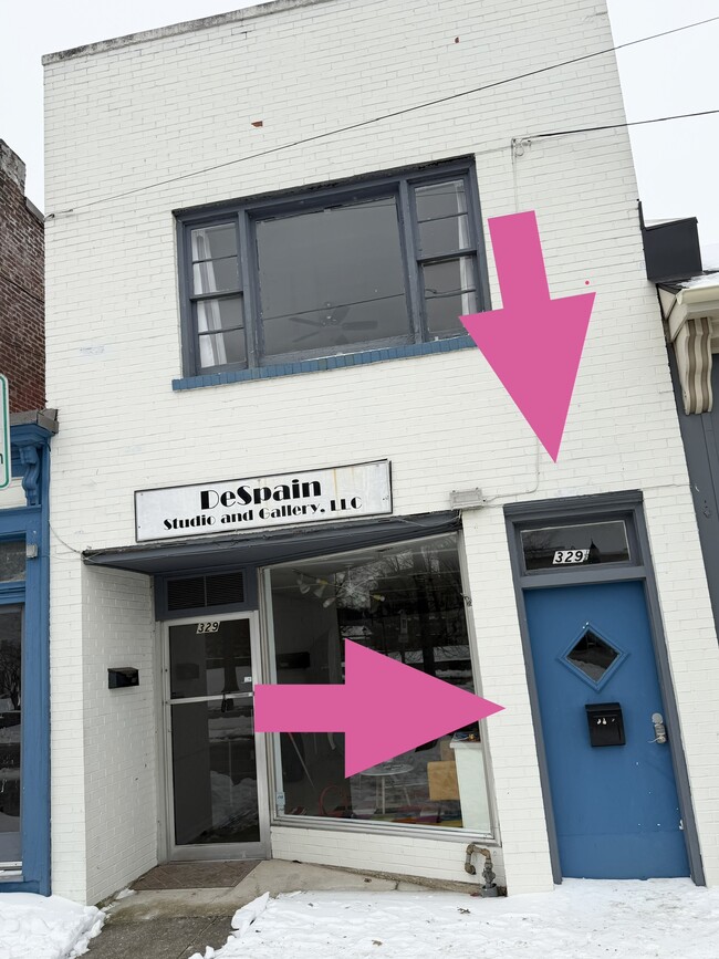 Foto del edificio - 329 W Broadway St