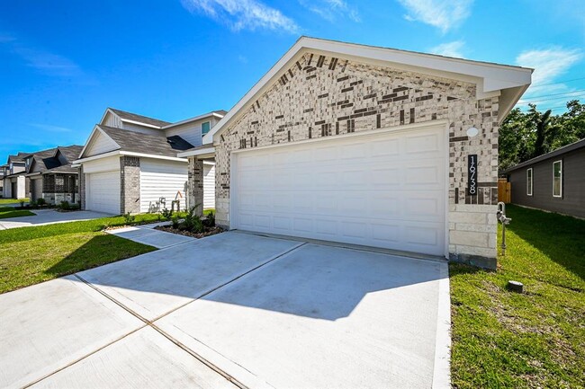 Building Photo - 16738 Paintbrush Holw Ln