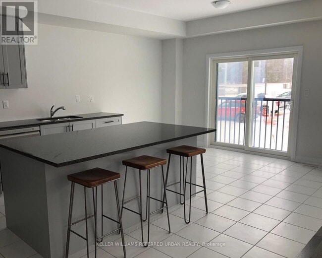 Building Photo - 1466 Stovell Cres