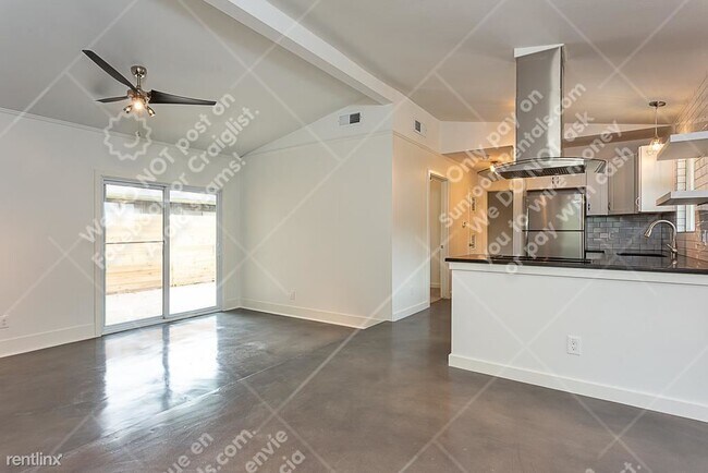 Building Photo - 2 br, 1 bath Duplex - 1117 Mariposa Dr B B