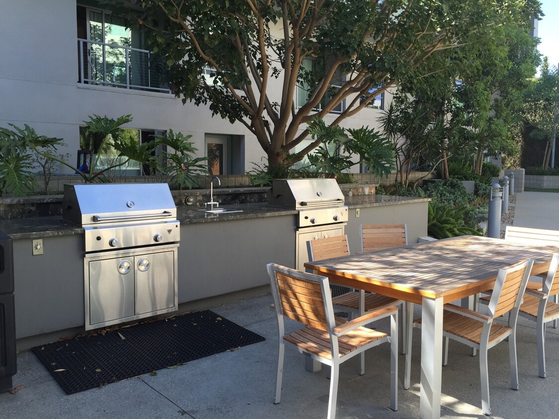 BBQ - 11500 Tennessee Ave